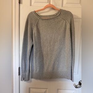 Oversized, gray knit sweatshirt